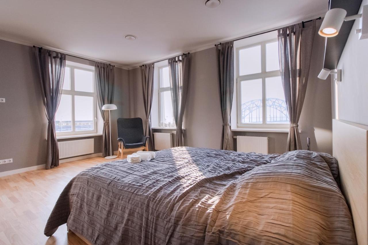 Modern Apartment In Old Riga With A River View Exterior foto